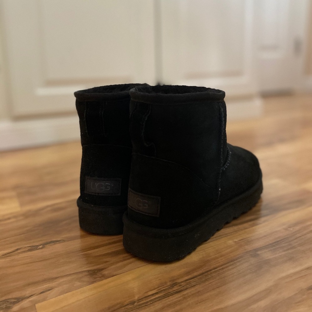 UGG Classic Mini II Boots in Size 7
